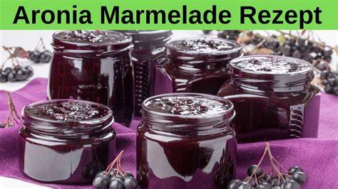 Schale mit frischen Aroniabeeren und Heidelbeeren, Zutaten für Marmelade