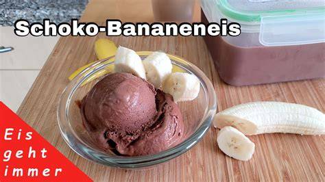 Schale mit selbstgemachtem Bananen-Schoko-Eis