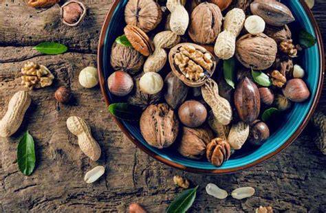 Schalenobst mit Angabe der Vitamin E und Magnesiumwerte