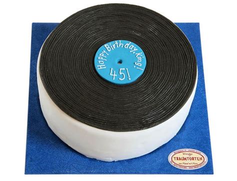 Schallplatten Torte fertig dekoriert im Vinyl-Design