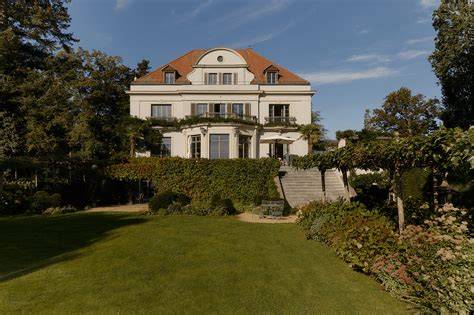 Schauplatz Potsdam: Villa und Bahnhof