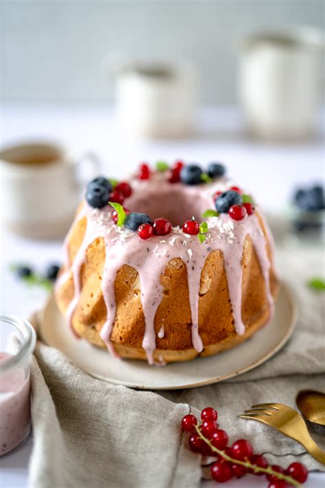 Scheibe Schoko-Quark-Gugelhupf mit Beeren