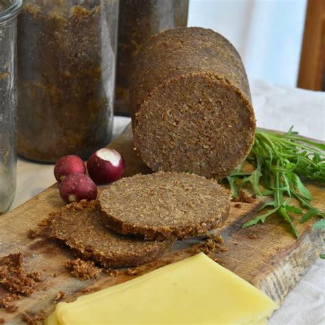 Schema: Herstellungsschritte von Pumpernickel (Quellstück, Garen, Abkühlen)