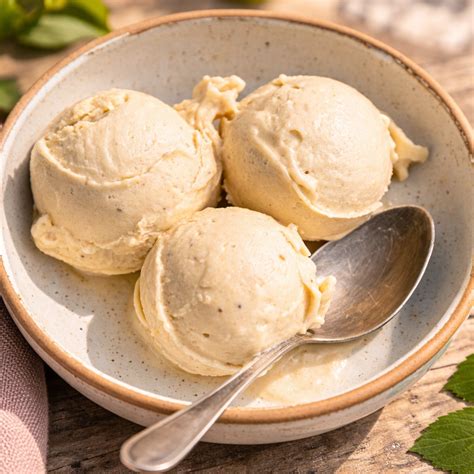 Schema: Prozess von gefrorenen Früchten bis zur cremigen Nicecream