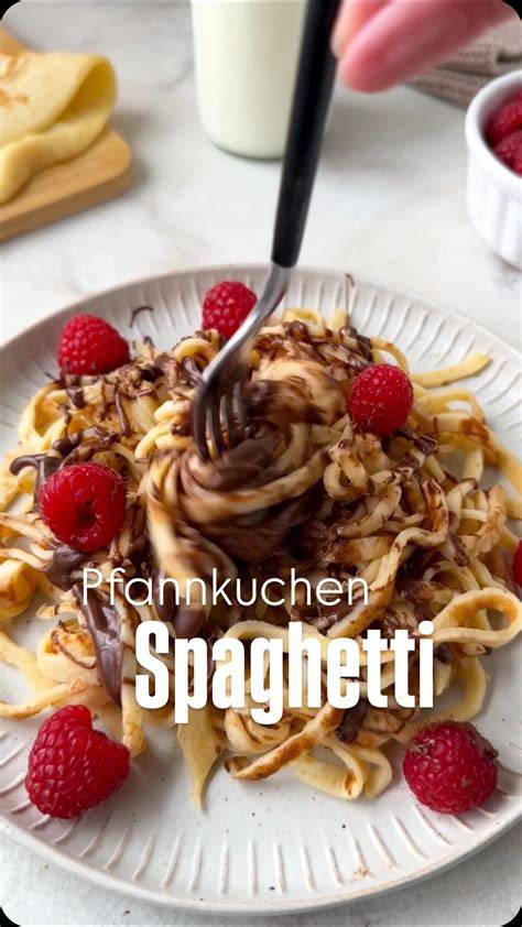 Schema: Schichtaufbau des Cornflakes-Schokokuchens - Teig, Schokosoße, Crunch-Topping