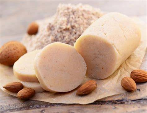 Schema: Von der Mandel zur Marzipan-Rohmasse - Rösten, Mahlen, Mischen, Reifen