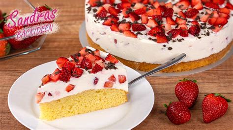 Schema der Schichtfolge: Boden - Erdbeeren - Joghurtcreme - Erdbeeren - Schokoguss