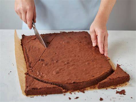 Schema-Zeichnung: Zuschneiden der Schultüten-Form aus einem Blechkuchen
