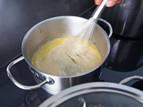 Schematische Darstellung: Optimale 40°C zum Einrühren von Honig in Mandelmilch