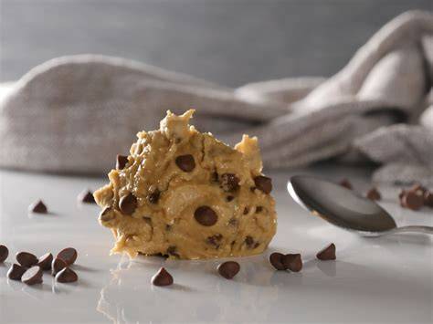 Schematische Grafik: Risiken rohes Ei und Mehl vs. essbarer Cookie Dough ohne Ei