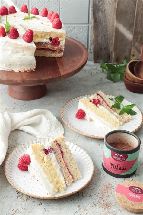 Schichtaufbau: Biskuit, Stracciatella-Creme, Himbeeren - Naked Cake Stil
