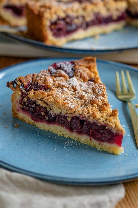 Schichtaufbau: Mürbeteig, Mohnpudding, Apfelstückchen, Streusel