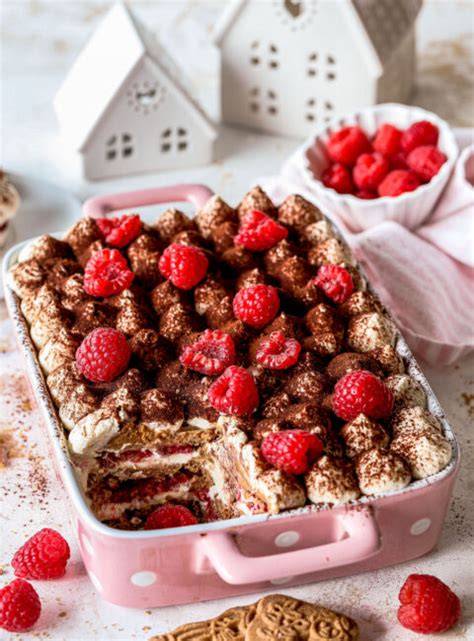 Schichtaufbau Himbeer-Tiramisu in Auflaufform