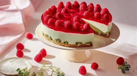 Schichtaufbau der Himbeer Waldmeister Torte
