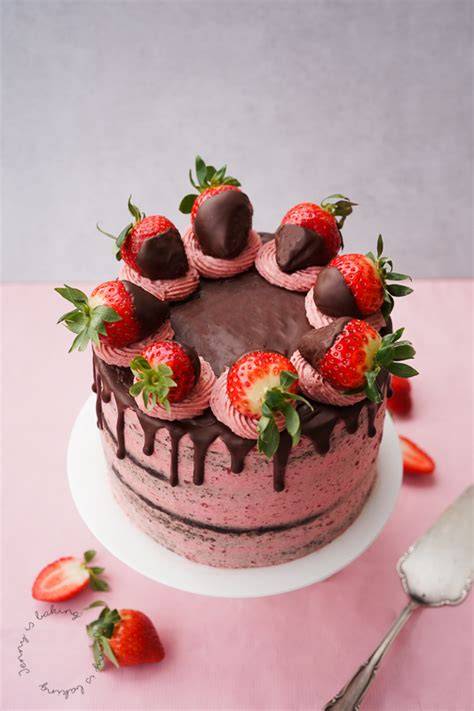 Schichtaufbau der Schoko Erdbeer Buttercreme Torte