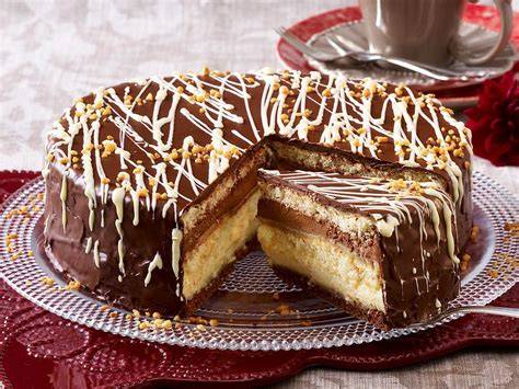 Schichtaufbau einer festlichen Schoko-Marzipan-Torte