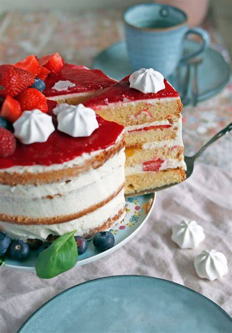 Schichtaufbau eines Semi Naked Cakes mit Mascarpone-Quark-Füllung