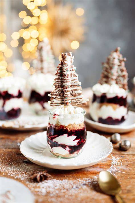 Schichtdessert Spekulatius mit Creme und Beeren