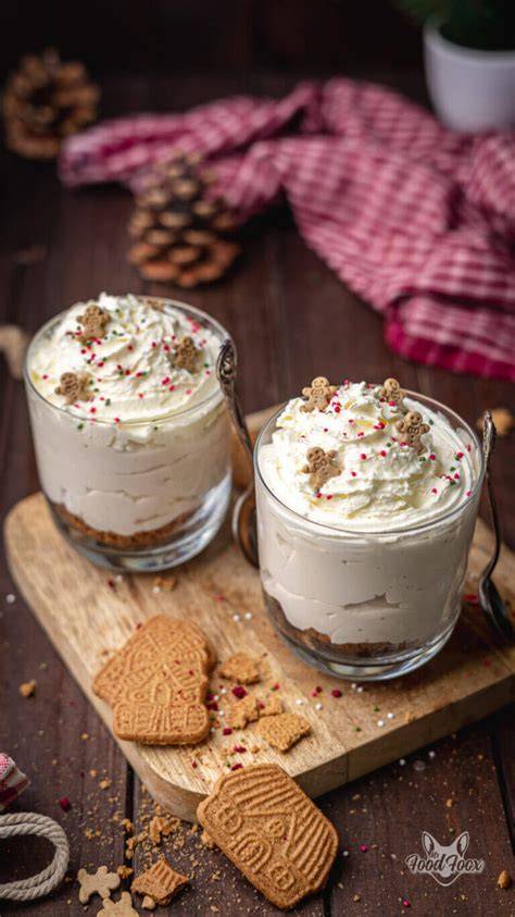 Schichtdessert im Glas: Keksboden, Frischkäsecreme, Schokoladenpudding