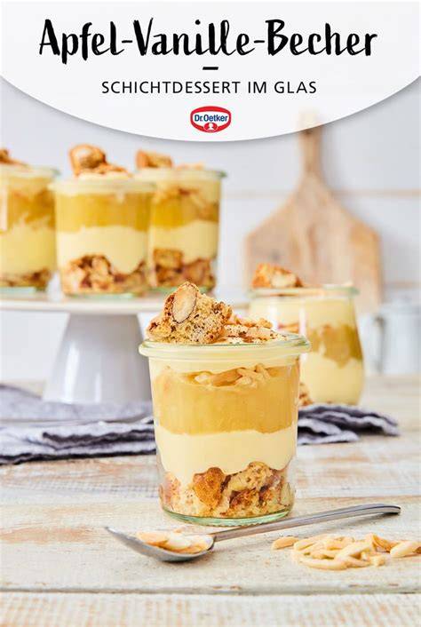 Schichtdessert im Glas mit Apfelmus und Vanillepudding