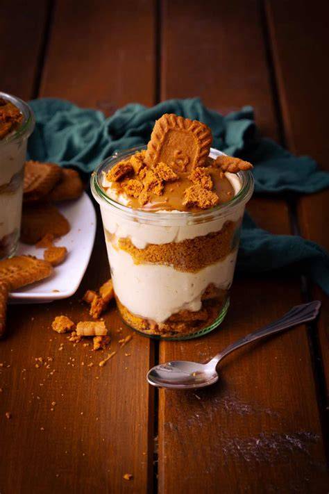 Schichtdessert im Glas mit Lotus Biscoff und Cream