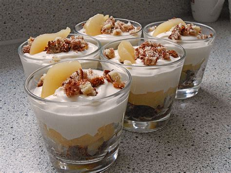 Schichtdessert mit Birnen und Quark