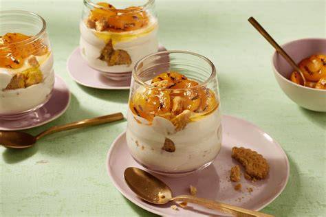 Schichtdessert mit Joghurt, Reis und Orangenstücken