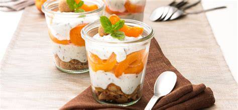 Schichtdessert mit Mascarpone und Aprikosen