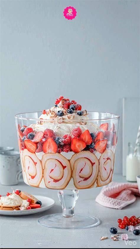 Schichten: Biskuit, Creme, Waffelblatt