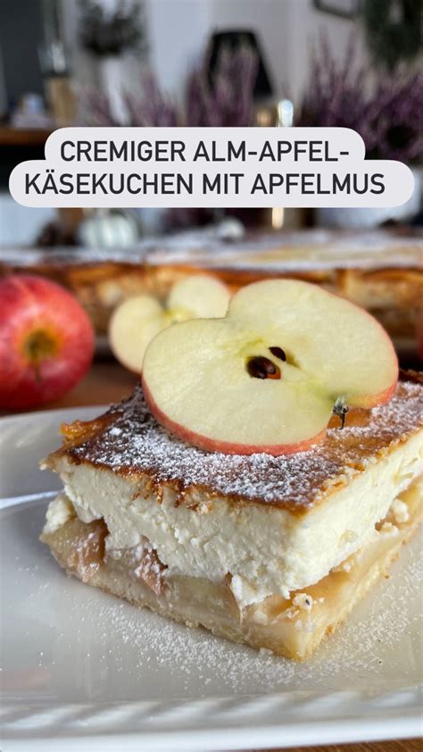 Schichten Apfel-Füllung und Käsekuchen-Masse
