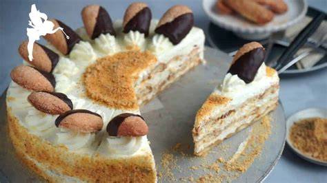 Schichten der Malakoff Torte im Anschnitt