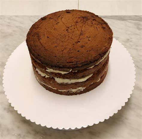 Schichten der Schokotorte - Füllen und Stapeln