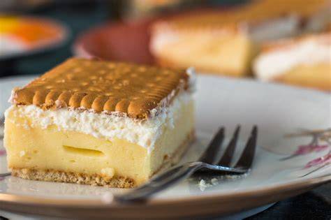 Schichten im Plazma Kuchen - Keks, Pudding, Buttercreme