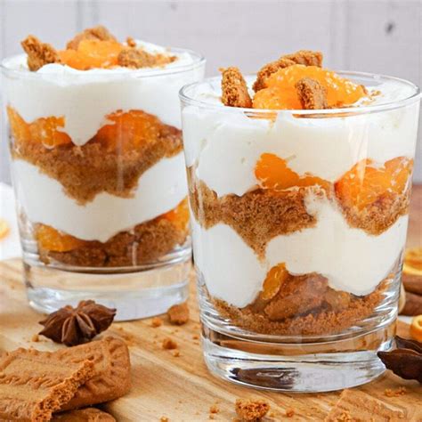 Schichten-Dessert mit Lebkuchen, Mandarinen und Creme