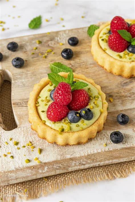 Schichtenaufbau: Pistaziencreme, Nougatcreme, Biskuit