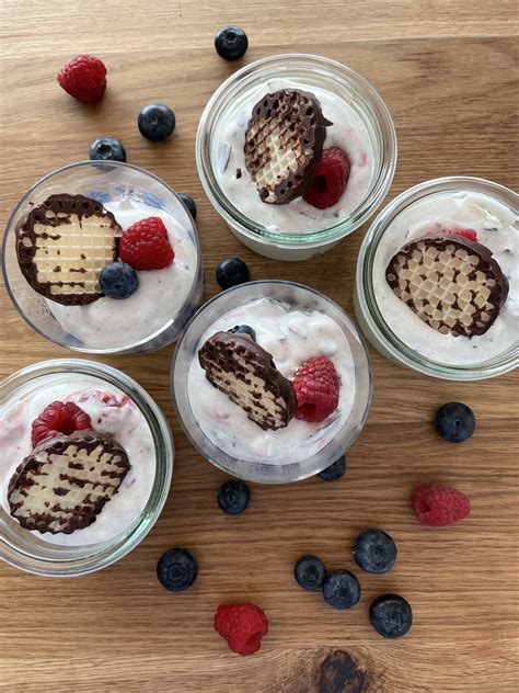 Schichtung: Quark-Creme und Beeren