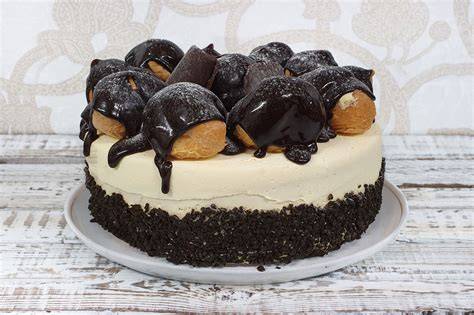 Schichtung Profiterole-Torte