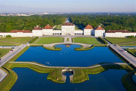 Schloss Nymphenburg und historische Darstellung des Prinzregenten