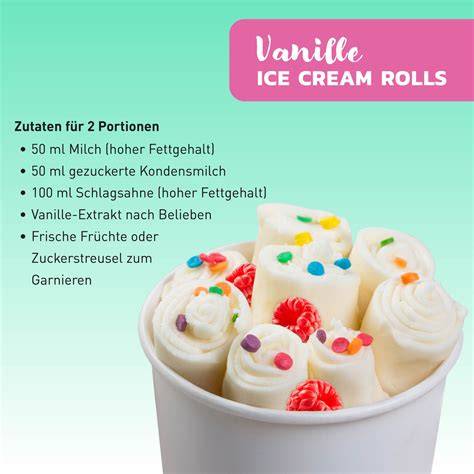 Schlumpfeis in Eisbechern mit bunten Toppings