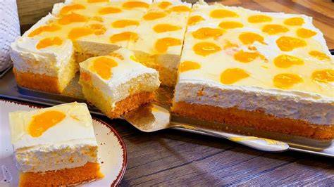 Schmand Sahne Kuchen mit Zitronensaft und Mandarinen