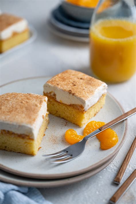Schmandkuchen Zutaten: Mehl, Eier, Schmand, Mandarinen und Schlagsahne