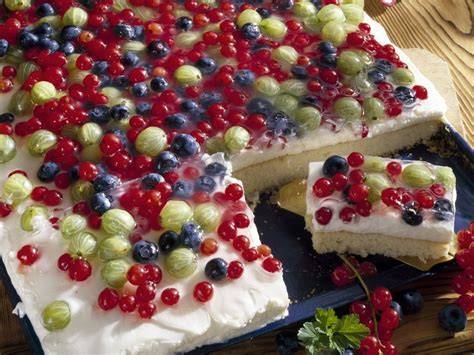Schmandkuchen mit Beeren