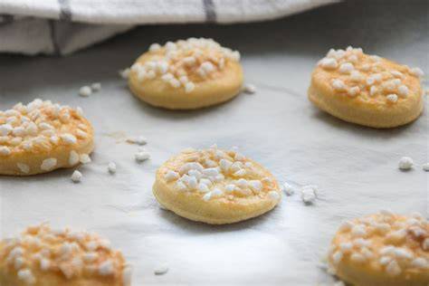 Schmandplätzchen mit Hagelzucker