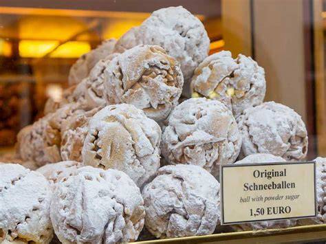 Schneeballen roher Teig, Quadrate mit Einschnitten