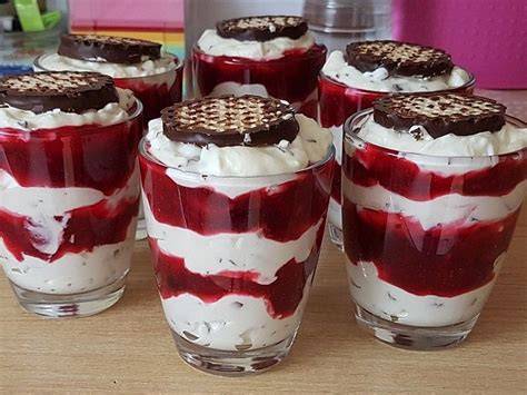 Schneewittchen Dessert im Glas geschichtet