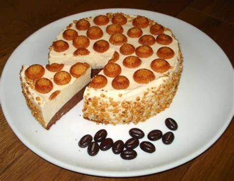 Schnelle Amaretto Torte mit Kakaopulver bestäubt