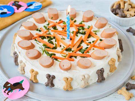 Schnelle Hundetorte aus gekühltem Nassfutter und Frischkäse