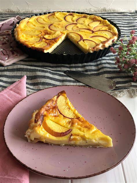Schnelle Pfirsich-Tarte mit Joghurt und Blätterteig