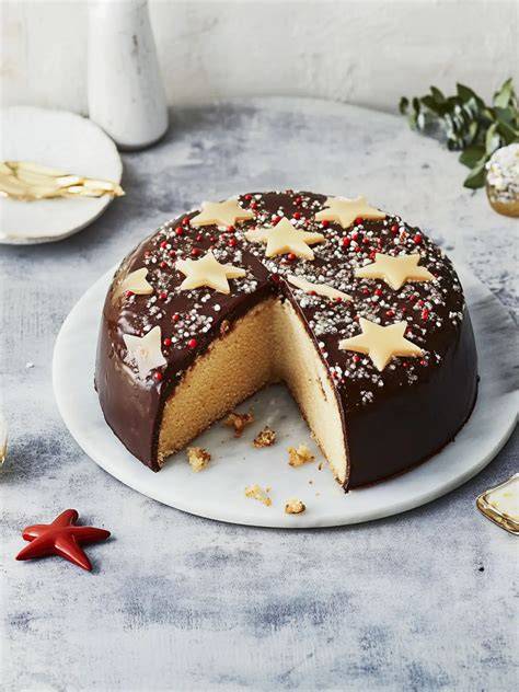 Schnelle Weihnachtskuchen mit Nüssen und Marzipan