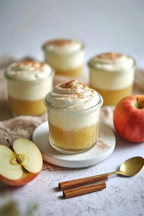 Schnelles Dessertglas mit Apfelmus